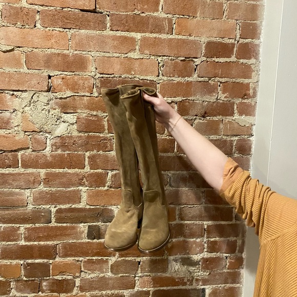 FRYE Bari Slouchy Suede Boot - Picture 4 of 7